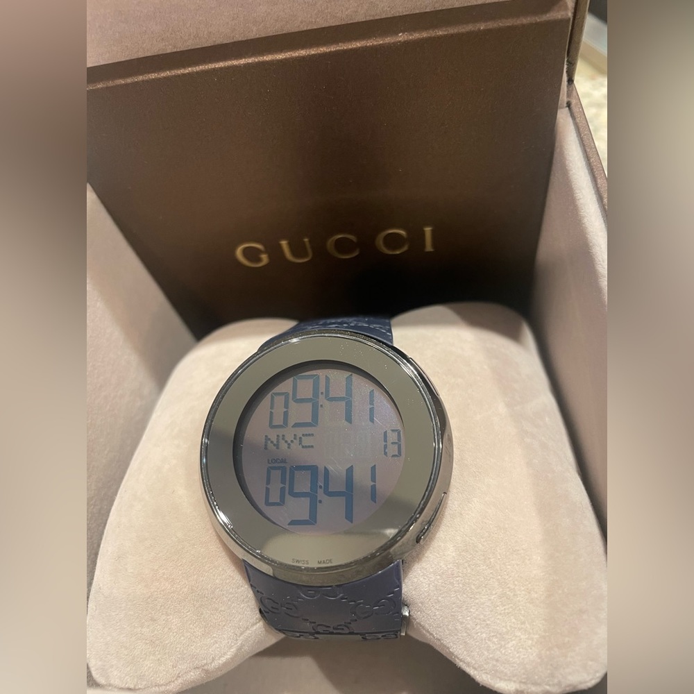 Men’s Gucci Digital Watch With Blue Watch Band. Gem